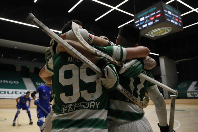 Sporting CP v OC Barcelos - Rink Hockey 1st Division Playoff Nolito Romero and teammates celebrate his first goal 1-0 during the Rink Hockey playoffs 1st leg between Sporting CP and OC Barcelos, at Pavilhao Joao Rocha, Lisboa, Portugal, 08, May, 2021 Lisbon Portugal rico-sporting210508_npsx8 Copyright: xJoaoxRicox