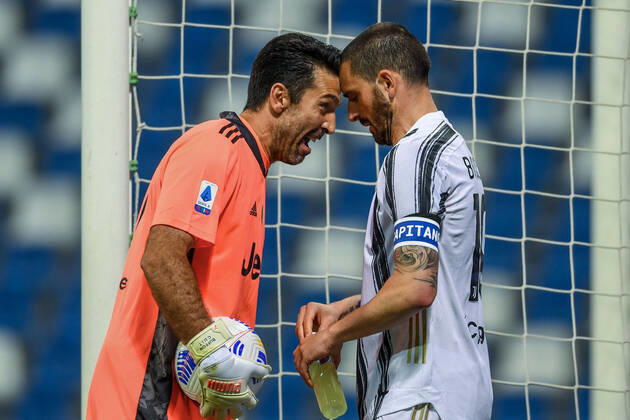 Sport Bilder des Tages Gianluigi Buffon (Juventus)Leonardo Bonucci (Juventus) during the Italian Serie A match between Sassuolo 1-3 Juventus at Mapei Stadium on May 12, 2021 in Reggio Emilia, Italy. Noxthirdxpartyxsales  (160142879)