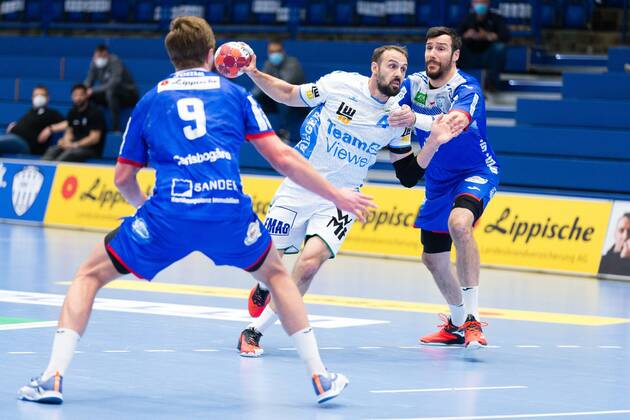v l Jonathan Carlsbogard TBV Lemgo Lippe 9 , Tim Kneule Frisch Auf Goeppingen 4 , Isaias Guardiola Villaplana TBV Lemgo Lippe 7 GER, Handball, 1 Bundesliga, TBV Lemgo Lippe vs Frisch Auf Goeppingen, 18 05 2021 Lemgo Copyright: xEibner-Pressefotox xJanxStrohdiekx EP_JSK