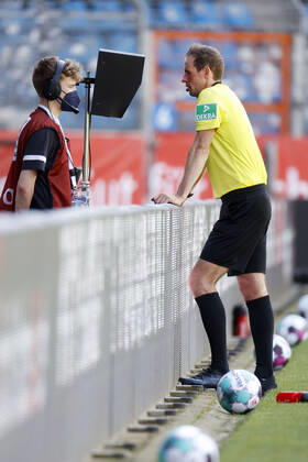 09 05 2021, Football season 2020 21 2 Bundesliga, 32 Matchday, VFL Bochum Jahn Regensburg 5 1 Referee Sascha STEGEMANN re watching a match scene on the monitor