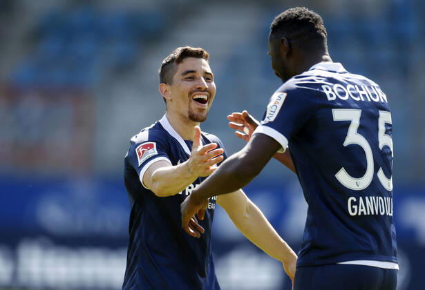 09 05 2021, Football season 2020 21 2 Bundesliga, 32 Matchday, VFL Bochum Jahn Regensburg 5 1 Danilo SOARES VFL li is happy with Silvre Ganvoula MÕBoussy VFL about his goal to 5 1