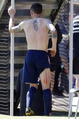 09 05 2021, Football season 2020 21 2 Bundesliga, 32 Matchday, VFL Bochum Jahn Regensburg 5 1 Simon ZOLLER VFL li has clear signs of an injury to his right thigh