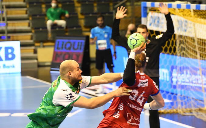 Handball, men, season 2020 2021, 1 Bundesliga 31 matchday , Füchse Berlin TBV Lemgo, v l Paul Drux Füchse Berlin , Andreas Cederholm TBV Lemgo , 27 05 2021, Copyright: xSebastianxRäppoldx xMatthiasxKox