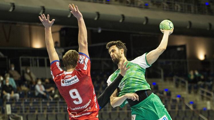 v l Jonathan Carlsbogard TBV Lemgo Lippe 9, Marko Kopljar Fuechse, Fuechse Berlin vs TBV Lemgo Lippe, Max Schmeling Halle, HBL Bundesliga, 27 05 21, GER, Berlin, 27 05 21, HBL, Fuechse Berlin vs TBV Lemgo Lippe Berlin Copyright: xUwexKoch Eibner-Pressefotox EP_UKH