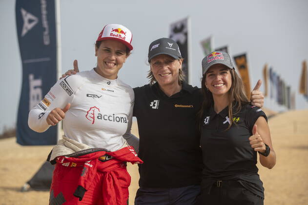 Mandatory Credit: Photo by Colin McMaster Motorsport Images Shutterstock (11984862ap) Laia Sanz, Acciona Sainz XE Team, Jutta Kleinschmidt (GER), ABT CUPRA XE, and Cristina Gutierrez (ESP), X44 during the 2021 Extreme E Ocean X Prix 2021 XE Ocean X Prix, Lac Rose, Dakar, Senegal - 29 May 2021 2021 XE Ocean X Prix, Lac Rose, Dakar, Senegal - 29 May 2021 Copyright: xColinxMcMaster MotorsportxImages Shutterstockx 11984862ap