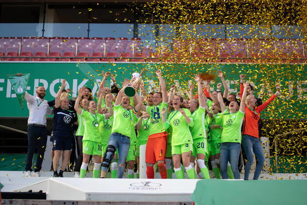 Fußball, DFB-Pokalfinale, Damen, Eintracht Frankfurt - VfL Wolfsburg - Siegerehrung