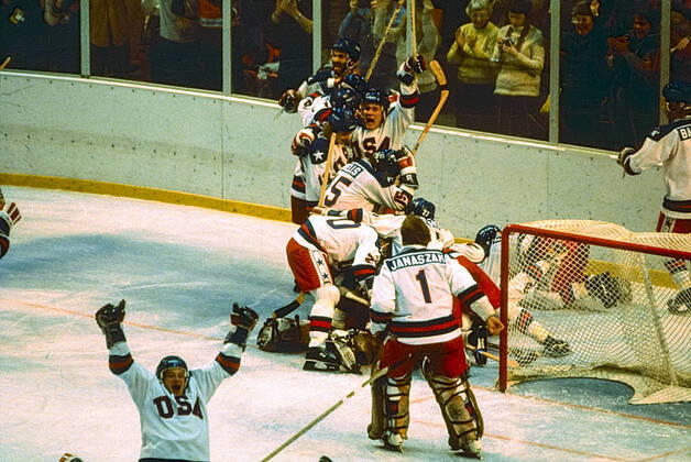 1980 Olympic Winter games, Winterspiele,Spiele, Summer games USA Ice hockey, Eishockey Team USA celebrates it s win over the USSR in the Men s Ice Hockey semi-final at the 1980 Olympic Winter Games. Lake Placid New York United States Copyright: xPaulxJxSutton DUOMO PCNx IH0101_031032