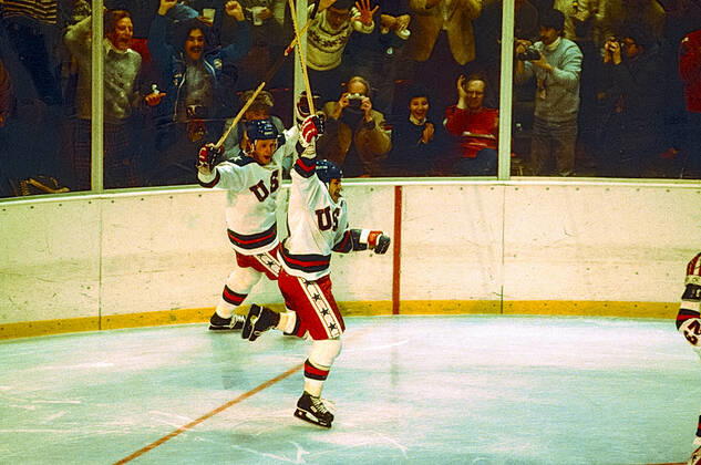 1980 Olympic Winter games, Winterspiele,Spiele, Summer games USA Ice hockey, Eishockey Mike Eruzione (USA) celebrates scoring the winning goal in Team USA victory over the USSR in the Men s Ice Hockey semi-final at the 1980 Olympic Winter Games. Lake Placid New York United States Copyright: xPaulxJxSutton DUOMO PCNx IH0101_091014