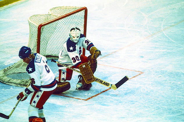 1980 Olympic Winter games, Winterspiele,Spiele, Summer games USA Ice hockey, Eishockey Goalie Jim Craig of Team USA in game against the USSR in the Men s Ice Hockey semi-final at the 1980 Olympic Winter Games. Lake Placid New York United States Copyright: xPaulxJxSutton DUOMO PCNx IH0101_80010