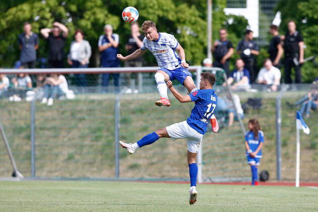 07 07 2021, xtgx, football test match, MSV Neuruppin Hertha BSC Berlin emspor, v l Maximilian Mittelstaedt Hertha, 17 , Alexander Kratz Neuruppin, 17 duel, duel, fight, tackle DFL DFB REGULATES PROHIBIT ANY USE OF PHOTOGRAPHS as IMAGE SEQUENCES and or QUASI VIDEO Neuruppin