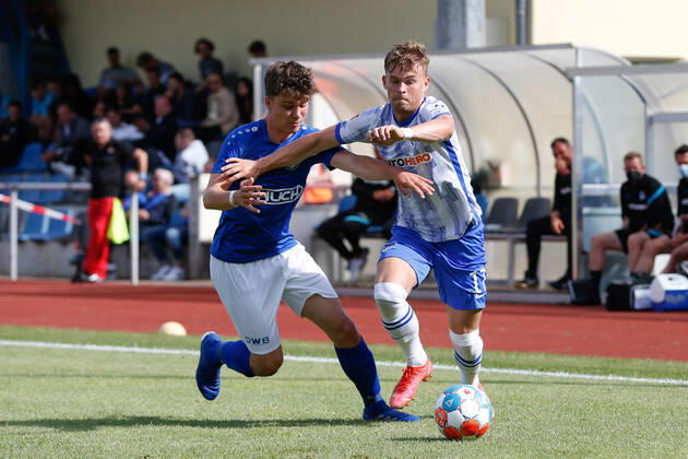 07 07 2021, xtgx, football test match, MSV Neuruppin Hertha BSC Berlin emspor, v l Maximilian Mittelstaedt Hertha, 17 right puts himself through, duel, fight, tackle DFL DFB REGULATES PROHIBIT ANY USE OF PHOTOGRAPHS as IMAGE SEQUENCES and or QUASI VIDEO Neuruppin