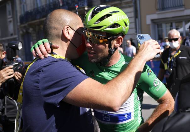 CARCASSONNE, FRANCE - JULY 09 : CAVENDISH Mark (GBR) of DECEUNINCK - QUICK-STEP celebrates the win during stage 13 of the 108th edition of the 2021 Tour de France cycling race, a stage of 219,9 kms between Nimes and Carcassonne. on July 9, 2021 in Carcassonne, France, 9 07 2021 CYCLISME : Tour de France 2021 - Etape 13 - Nimes to Carcassonne - 09 07 2021 PHOTONEWS PANORAMIC