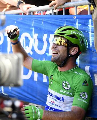 CARCASSONNE, FRANCE - JULY 09 : CAVENDISH Mark (GBR) of DECEUNINCK - QUICK-STEP celebrates the win during stage 13 of the 108th edition of the 2021 Tour de France cycling race, a stage of 219,9 kms between Nimes and Carcassonne. on July 9, 2021 in Carcassonne, France, 9 07 2021 CYCLISME : Tour de France 2021 - Etape 13 - Nimes to Carcassonne - 09 07 2021 PHOTONEWS PANORAMIC