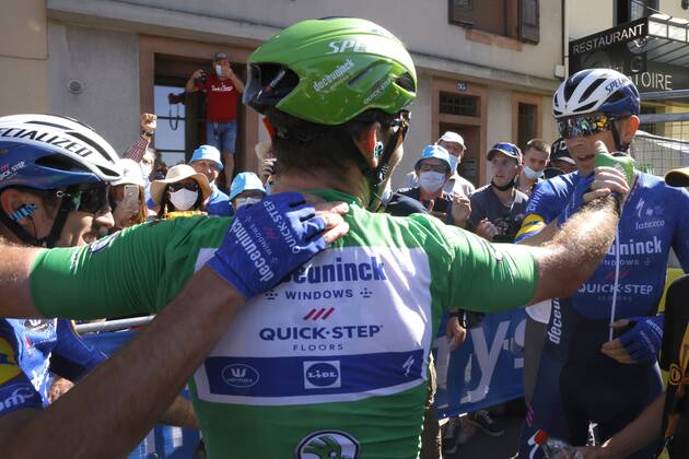 CARCASSONNE, FRANCE - JULY 09 : CAVENDISH Mark (GBR) of DECEUNINCK - QUICK-STEP celebrates the win during stage 13 of the 108th edition of the 2021 Tour de France cycling race, a stage of 219,9 kms between Nimes and Carcassonne. on July 9, 2021 in Carcassonne, France, 9 07 2021 CYCLISME : Tour de France 2021 - Etape 13 - Nimes to Carcassonne - 09 07 2021 PHOTONEWS PANORAMIC