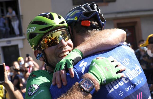 CARCASSONNE, FRANCE - JULY 09 : CAVENDISH Mark (GBR) of DECEUNINCK - QUICK-STEP celebrates the win during stage 13 of the 108th edition of the 2021 Tour de France cycling race, a stage of 219,9 kms between Nimes and Carcassonne. on July 9, 2021 in Carcassonne, France, 9 07 2021 CYCLISME : Tour de France 2021 - Etape 13 - Nimes to Carcassonne - 09 07 2021 PHOTONEWS PANORAMIC