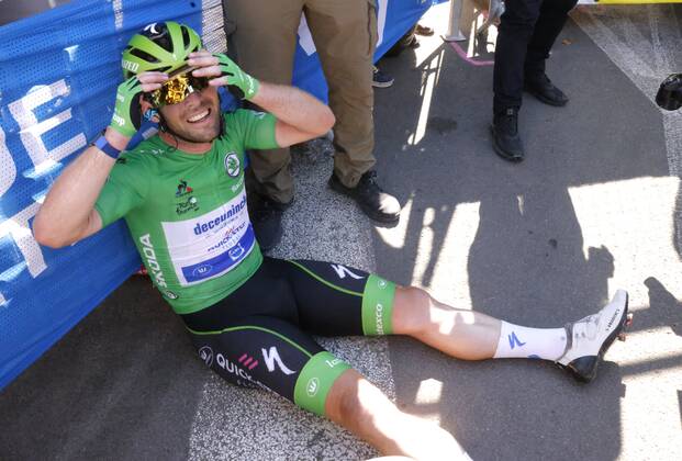 CARCASSONNE, FRANCE - JULY 09 : CAVENDISH Mark (GBR) of DECEUNINCK - QUICK-STEP celebrates the win during stage 13 of the 108th edition of the 2021 Tour de France cycling race, a stage of 219,9 kms between Nimes and Carcassonne. on July 9, 2021 in Carcassonne, France, 9 07 2021 CYCLISME : Tour de France 2021 - Etape 13 - Nimes to Carcassonne - 09 07 2021 PHOTONEWS PANORAMIC