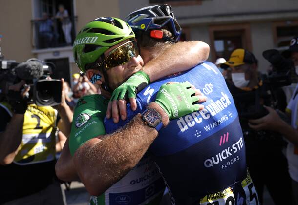 CARCASSONNE, FRANCE - JULY 09 : CAVENDISH Mark (GBR) of DECEUNINCK - QUICK-STEP celebrates the win during stage 13 of the 108th edition of the 2021 Tour de France cycling race, a stage of 219,9 kms between Nimes and Carcassonne. on July 9, 2021 in Carcassonne, France, 9 07 2021 CYCLISME : Tour de France 2021 - Etape 13 - Nimes to Carcassonne - 09 07 2021 PHOTONEWS PANORAMIC