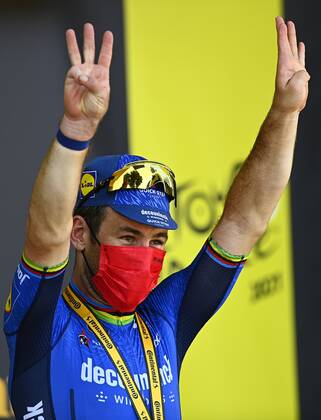 CARCASSONNE, FRANCE - JULY 09 : CAVENDISH Mark (GBR) of DECEUNINCK - QUICK - STEP pictured during the podium ceremony during stage 13 of the 108th edition of the 2021 Tour de France cycling race, a stage of 219,9 kms between Nimes and Carcassonne. on July 9, 2021 in Carcassonne, France, 9 07 2021 CYCLISME : Tour de France 2021 - Etape 13 - Nimes to Carcassonne - 09 07 2021 PHOTONEWS PANORAMIC