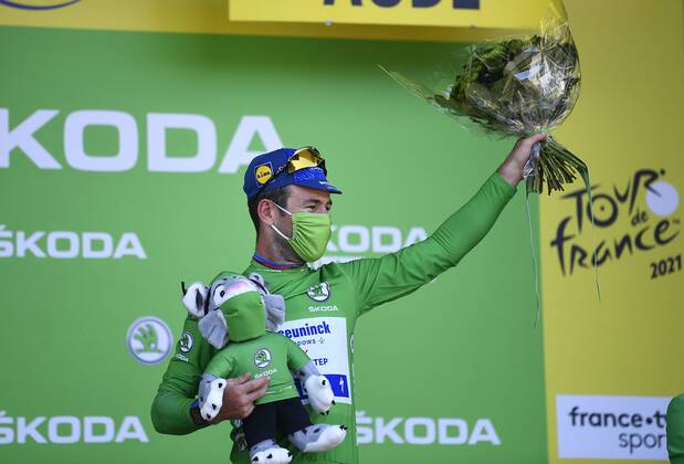CARCASSONNE, FRANCE - JULY 09 : CAVENDISH Mark (GBR) of DECEUNINCK - QUICK - STEP pictured with the green jersey during the podium ceremony during stage 13 of the 108th edition of the 2021 Tour de France cycling race, a stage of 219,9 kms between Nimes and Carcassonne. on July 9, 2021 in Carcassonne, France, 9 07 2021 CYCLISME : Tour de France 2021 - Etape 13 - Nimes to Carcassonne - 09 07 2021 PHOTONEWS PANORAMIC