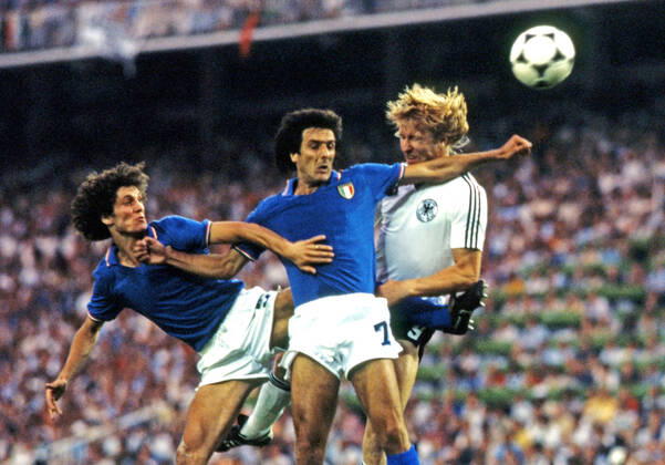 11 07 82 Italy Germany Spain, Madrid, 11 07 1982, Football, FIFA World Cup 1982 in Spain, Final, Italy FRG Germany DFB 3 1 v l Fulvio Collovati, Gaetano Scirea both Italy , Horst Hrubesch Germany