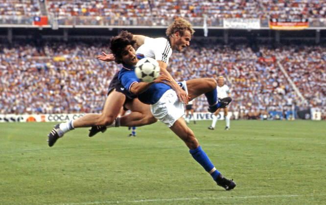 11 07 82 Italy Germany Spain, Madrid, 11 07 1982, Football, FIFA World Cup 1982 in Spain, Final, Italy FRG Germany DFB 3 1 v l Paolo Rossi Italy , Hans Peter Briegel Germany