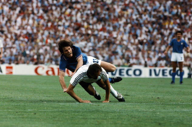 11 07 82 Italy Germany Spain, Madrid, 11 07 1982, Football, FIFA World Cup 1982 in Spain, Final, Italy FRG Germany DFB 3 1 v l Gabriele Oriali Italy , Uli Stielike Germany