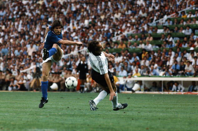 11 07 82 Italy Germany Spain, Madrid, 11 07 1982, Football, FIFA World Cup 1982 in Spain, Final, Italy FRG Germany DFB 3 1 v l Gabriele Oriali Italy , Uli Stielike Germany