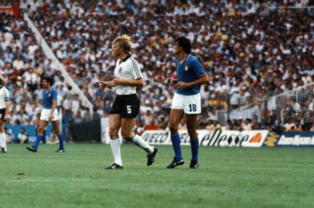 11 07 82 Italy Germany Spain, Madrid, 11 07 1982, Football, FIFA World Cup 1982 in Spain, Final, Italy FRG Germany DFB 3 1 v l Bernd Förster Germany , Alessandro Altobelli Italy