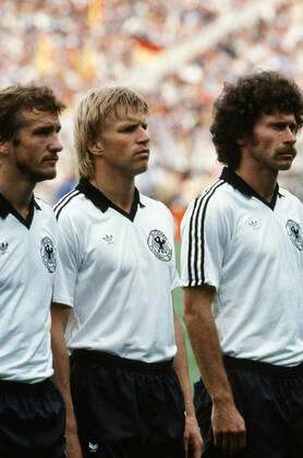 11 07 82 Italy Germany Spain, Madrid, 11 07 1982, Football, FIFA World Cup 1982 in Spain, Final, Italy FRG Germany DFB 3 1 v l Wolfgang Dremmler, Bernd Förster, Paul Breitner all Germany
