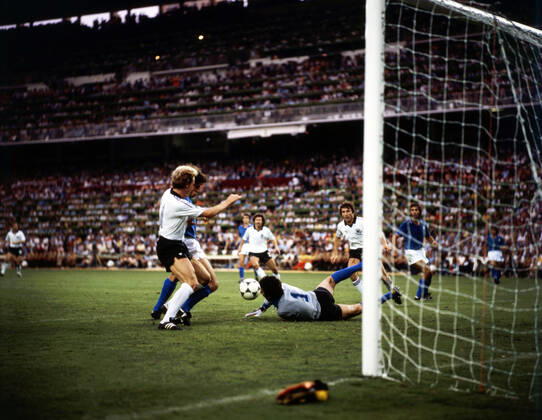 11 07 82 Italy Germany Spain, Madrid, 11 07 1982, Football, FIFA World Cup 1982 in Spain, Final, Italy FRG Germany DFB 3 1 v l Karl Heinz Rummenigge Germany , Dino Zoff Italy