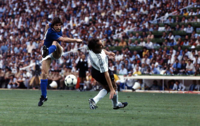 11 07 82 Italy Germany Spain, Madrid, 11 07 1982, Football, FIFA World Cup 1982 in Spain, Final, Italy FRG Germany DFB 3 1 v l Gabriele Oriali Italy , Uli Stielike Germany