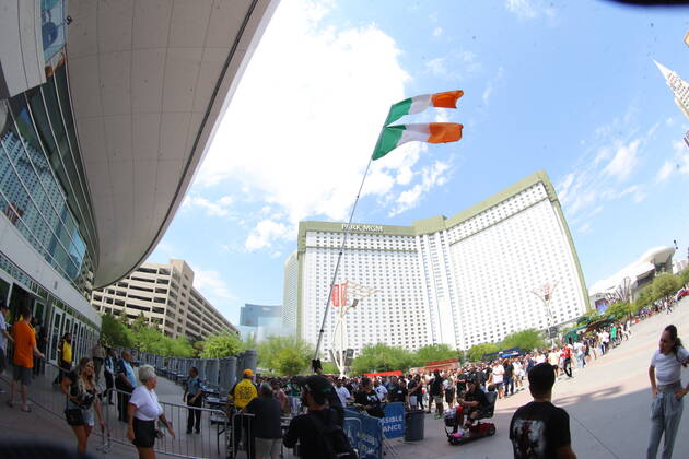 UFC 264, T-Mobile Arena, Las Vegas, Nevada, USA 10 7 2021 Dustin Poirier vs Conor McGregor A view of an Irish flag outside the arena ahead of the fight A view of an Irish flag outside the arena ahead of the fight 10 7 2021  Copyright: x INPHO TomxHoganx UFC264_507_Hoganphotos