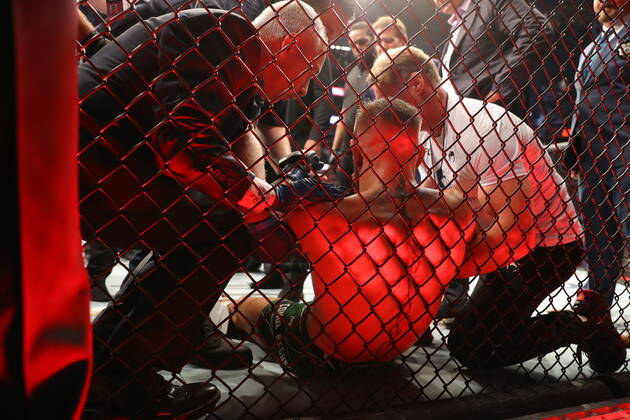 UFC 264, T-Mobile Arena, Las Vegas, Nevada, USA 10 7 2021 Dustin Poirier vs Conor McGregor Conor McGregor is helped to his feet and put on a stretcher after injuring his ankle Conor McGregor is helped to his feet and put on a stretcher after injuring his ankle 10 7 2021  Copyright: x INPHO TomxHoganx UFC264_537_Hoganphotos