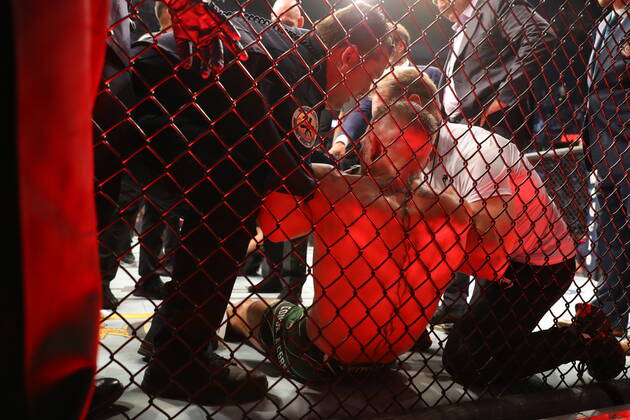 UFC 264, T-Mobile Arena, Las Vegas, Nevada, USA 10 7 2021 Dustin Poirier vs Conor McGregor Conor McGregor is helped to his feet and put on a stretcher after injuring his ankle Conor McGregor is helped to his feet and put on a stretcher after injuring his ankle 10 7 2021  Copyright: x INPHO TomxHoganx UFC264_538_Hoganphotos