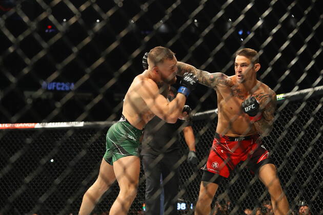 UFC 264, T-Mobile Arena, Las Vegas, Nevada, USA 10 7 2021 Dustin Poirier vs Conor McGregor Dustin Poirier in action against Conor McGregor Dustin Poirier in action against Conor McGregor 10 7 2021  Copyright: x INPHO TomxHoganx UFC264_521_Hoganphotos