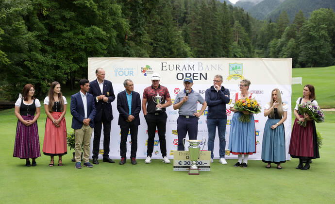 GOLF - EURAM Bank Open 2021 RAMSAU,AUSTRIA,18.JUL.21 - GOLF - EURAM Bank Open 2021, GC Adamstal. Image shows Federico Paez-Weinbaum (European Golf Ranking), Franz Witt-Doerring (OEGV), president Franz Wittmann (GC Adamstal), Tadeas Tetak (SVK), Stuart Manley (WAL), Manfred Huber (Euram Bank), mayer Gertraud Steinacher (Ramsau) and traditional dressed ladies.  GEPAxpictures xWalterxLuger