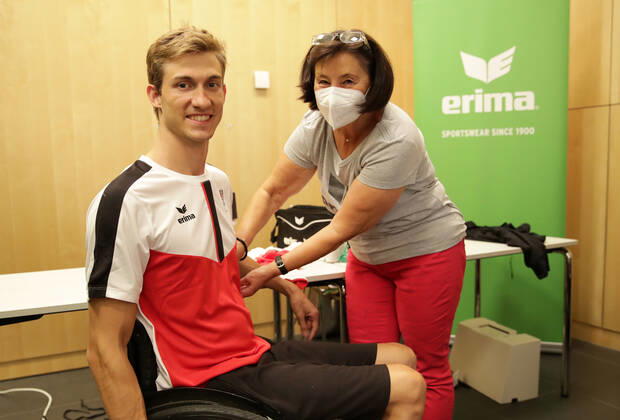 PARALYMPICS - OEPC, equipping Tokyo 2020 VIENNA,AUSTRIA,21.JUL.21 - PARALYMPICS - OEPC, equipping Paralympic Summer Games Tokyo 2020. Image shows Andreas Ernhofer (AUT) and Marianna Plankenauer (Erima). GEPAxpictures xWalterxLuger