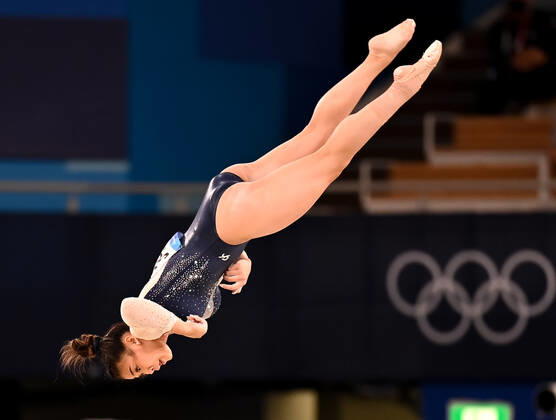 (210729) -- TOKYO, July 29, 2021 -- Sunisa Lee of the United States competes in the floor exercise competition of the artistic gymnastics women s all-around final at the Tokyo 2020 Olympic Games, Olympische Spiele, Olympia, OS in Tokyo, Japan, July 29, 2021. ) (TOKYO2020)JAPAN-TOKYO-OLY-ARTISTIC GYMNASTICS-WOMEN S ALL-AROUND ChengxMin