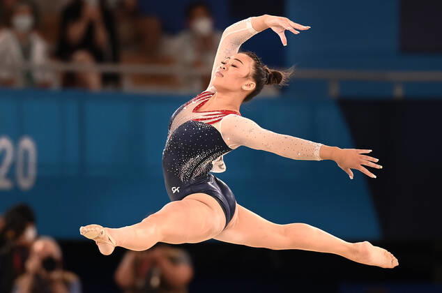 (210729) -- TOKYO, July 29, 2021 -- Sunisa Lee of the United States competes in the floor exercise competition of the artistic gymnastics women s all-around final at the Tokyo 2020 Olympic Games, Olympische Spiele, Olympia, OS in Tokyo, Japan, July 29, 2021. ) (TOKYO2020)JAPAN-TOKYO-OLY-ARTISTIC GYMNASTICS-WOMEN S ALL-AROUND ChengxMin