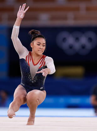 (210729) -- TOKYO, July 29, 2021 -- Sunisa Lee of the United States competes in the floor exercise competition of the artistic gymnastics women s all-around final at the Tokyo 2020 Olympic Games, Olympische Spiele, Olympia, OS in Tokyo, Japan, July 29, 2021. ) (TOKYO2020)JAPAN-TOKYO-OLY-ARTISTIC GYMNASTICS-WOMEN S ALL-AROUND WangxLili