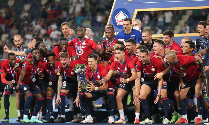 French Super Cup 2021 (Trophee Des Champions) - PSG Vs Lille Lille s players celebrate with the trophy after winning the French Champions Trophy (Trophee des Champions) final football match between Paris Saint-Germain (PSG) and Lille (LOSC) at the Bloomfield Stadium in Tel Aviv, Israel, on August 1, 2021 Tel Aviv Israel jebarah-notitle210801_npQ9k Copyright: xRaddadxJebarahx