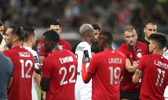 French Super Cup 2021 (Trophee Des Champions) - PSG Vs Lille Lille s players celebrate with the trophy after winning the French Champions Trophy (Trophee des Champions) final football match between Paris Saint-Germain (PSG) and Lille (LOSC) at the Bloomfield Stadium in Tel Aviv, Israel, on August 1, 2021 Tel Aviv Israel jebarah-notitle210801_npMCg Copyright: xRaddadxJebarahx