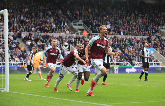 Fußball Premier League Newcastle United v West Ham United 15. August 2021 Premier League Newcastle United v West Ham United Tomas Soucek von West Ham United jubelt nach dem dritten Tor für sein Team Foto Simon Stacpoole Abseits Newcastle upon Tyne UK Copyright: xSimonxStacpoolexOffside