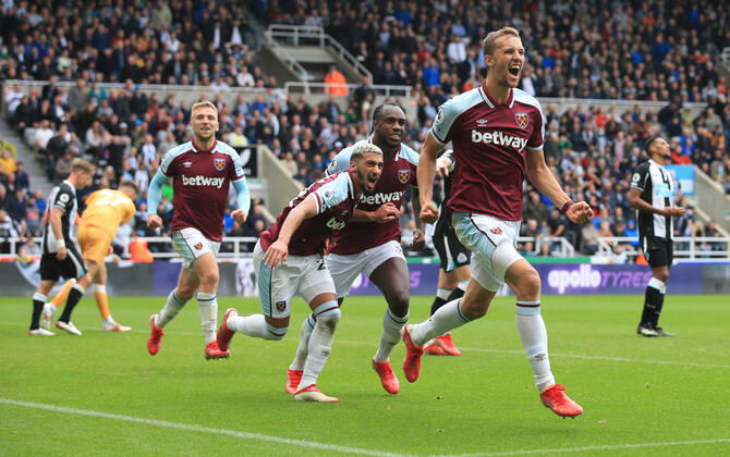 Fußball Premier League Newcastle United v West Ham United 15. August 2021 Premier League Newcastle United v West Ham United Tomas Soucek von West Ham United jubelt nach dem dritten Tor für sein Team Foto Simon Stacpoole Abseits Newcastle upon Tyne UK Copyright: xSimonxStacpoolexOffside