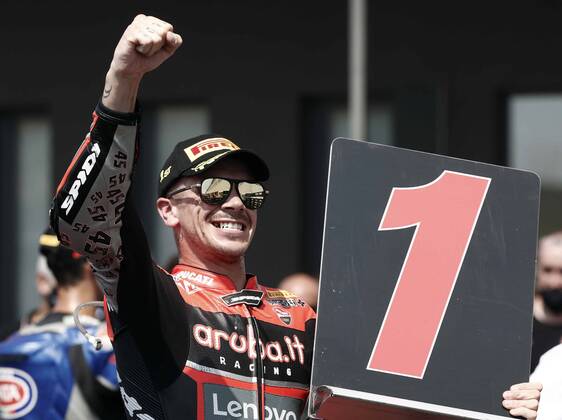 Bilder des Jahres 2021, Sport 08. August Sport Themen der Woche KW33 Sport Bilder des Tages British Superbike rider Scott Redding of the Aruba.it Racing-Ducati team celebrates after winning the Navarra Round race of the FIM Superbike World Championship, WM, Weltmeisterschaft at Los Arcos circuit in Navarra, northern Spain, 21 August 2021. FIM Superbike World Championship: Navarra Round race !ACHTUNG: NUR REDAKTIONELLE NUTZUNG!  Copyright: xJesusxDigesx GRAF5792 20210821-6fe822080e8d1a59778b65c3deea4522702de7f1