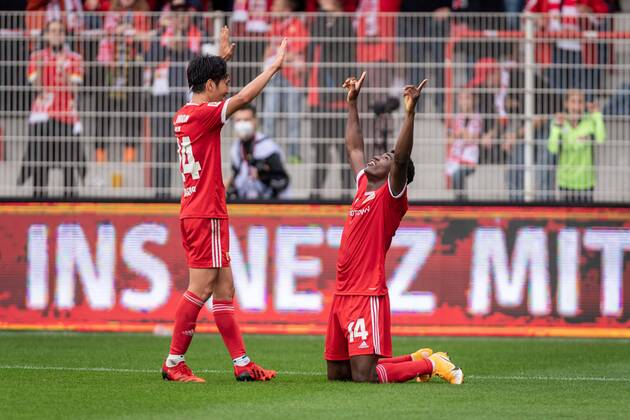 Football Berlin 29 08 2021 Season 2021 2022 1 Bundesliga DFL 1 FC Union Berlin vs Borussia Mönchengladbach Cheers after goal to 2 0 by Taiwo Awoniyi Union, No 14 Genki Haraguchi Union, No 24 li