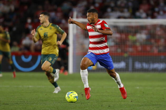 Granada CF v Real Betis - La Liga Santander Luis Javier Suarez, of Granada CF during the La Liga match between Granada CF and Real Betis at Nuevo Los Carmenes Stadium on September 13, 2021 in Granada, Spain. Granada Granada Spain camaramartinez-granadac210913_npdCD  Copyright: xÃlexxCamarax