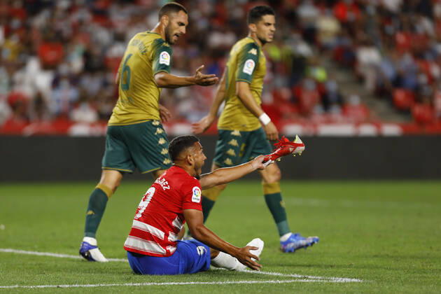 Granada CF v Real Betis - La Liga Santander Luis Javier Suarez, of Granada CF reacts during the La Liga match between Granada CF and Real Betis at Nuevo Los Carmenes Stadium on September 13, 2021 in Granada, Spain. Granada Granada Spain camaramartinez-granadac210913_npHgY  Copyright: xÃlexxCamarax