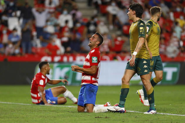 Granada CF v Real Betis - La Liga Santander Angel Montoro, of Granada CF reacts after missing a goal during the La Liga match between Granada CF and Real Betis at Nuevo Los Carmenes Stadium on September 13, 2021 in Granada, Spain. Granada Granada Spain camaramartinez-granadac210913_npRy0  Copyright: xÃlexxCamarax