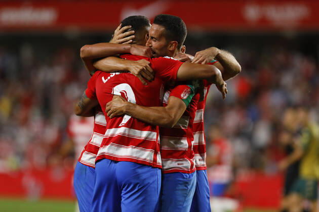 Granada CF v Real Betis - La Liga Santander Luis Javier Suarez, of Granada CF scores the first goal of his team during the La Liga match between Granada CF and Real Betis at Nuevo Los Carmenes Stadium on September 13, 2021 in Granada, Spain. Granada Granada Spain camaramartinez-granadac210913_npAdc  Copyright: xÃlexxCamarax